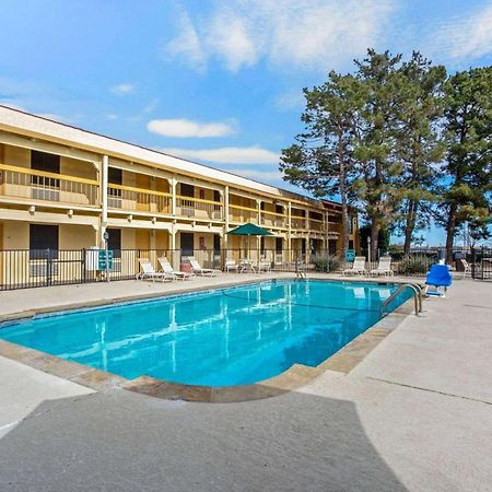 La Quinta Inn By Wyndham And Conference Center San Angelo Exterior photo