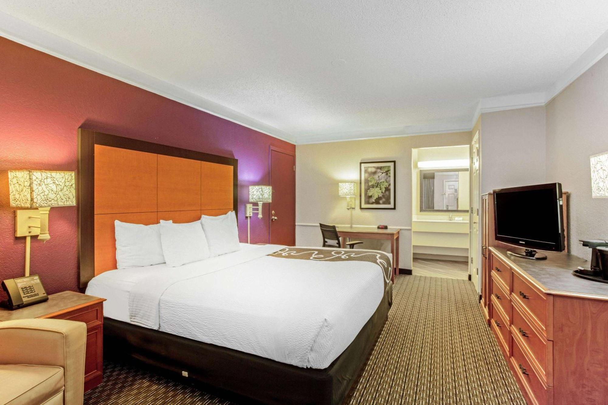 La Quinta Inn By Wyndham And Conference Center San Angelo Exterior photo