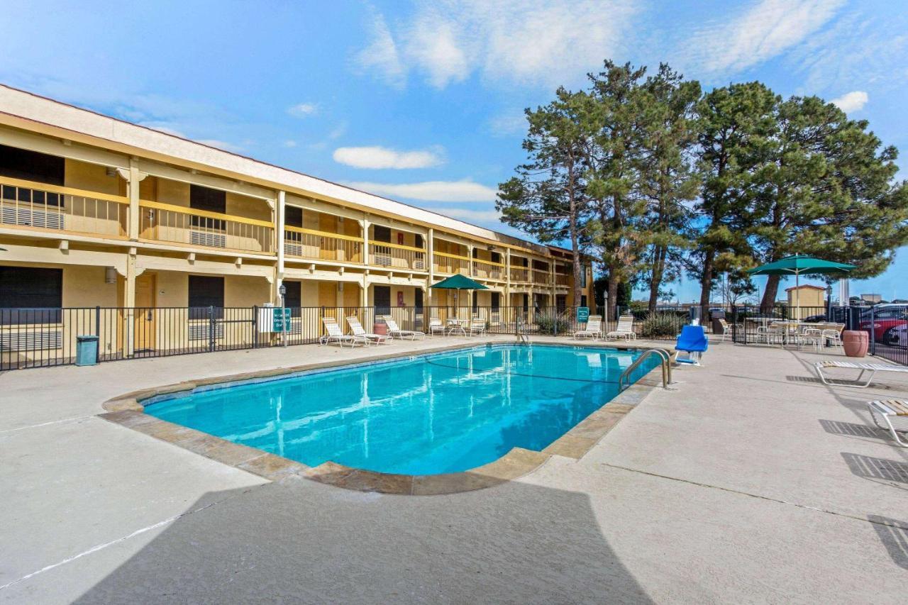 La Quinta Inn By Wyndham And Conference Center San Angelo Exterior photo